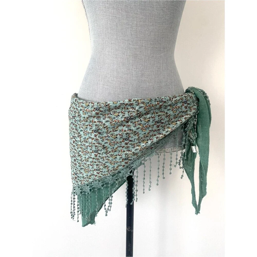 VTG Crochet Trims Triangle Scarf Floral Prints & Sage Green Cottage Boho Garden
